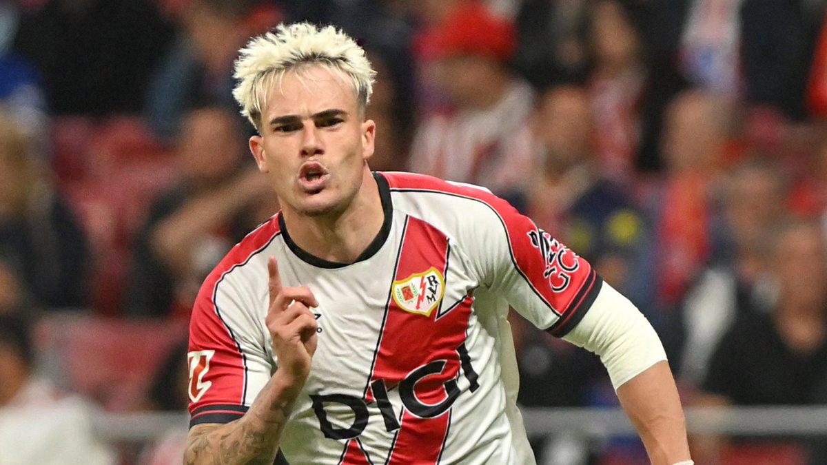 partidazocope's tweet photo. 🎙️ Informa @isaacfouto 

⚡️ El @RayoVallecano rechaza una oferta del Chelsea por Pep Chavarria y se plantea denunciar al club inglés a FIFA

🤔 Martín Presa se remite a la cláusula de 50M€ y niega que esté habiendo negociación con el club londinense

📻 #PartidazoCOPE https://t.co/SJYJS3tQ88