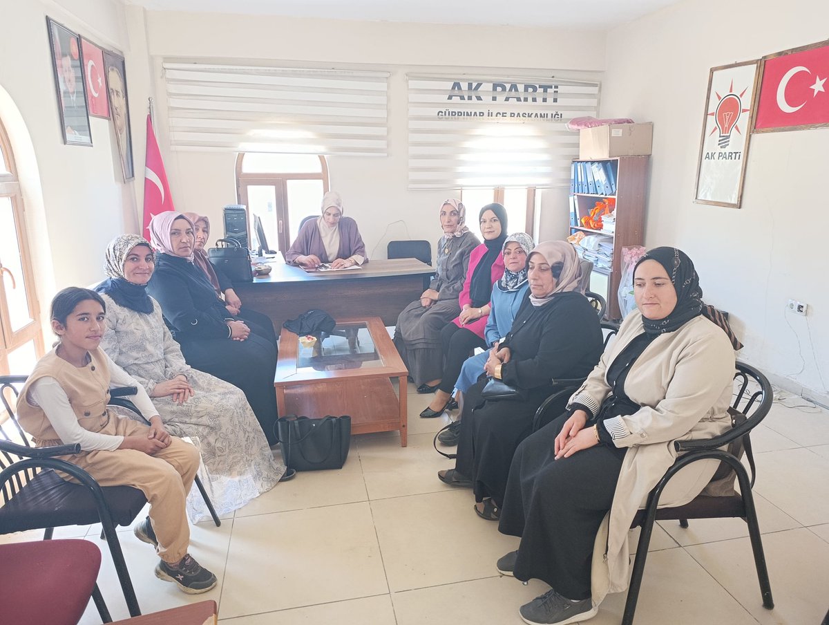 Deryailikan's tweet photo. İstişare ile büyüyen bir davanın mensuplarıyız.
Yönetim Kurulu Üyelerimizle değerlendirme toplantımızı gerçekleştirerek Haziran ayı çalışmalarını gözden geçirdik, Temmuz ayı faaliyetlerini istişare ettik.
Toplantımızın hayırlara vesile olmasını diliyorum. 
@SamilogluFaruk https://t.co/ynQ6tC7oEL