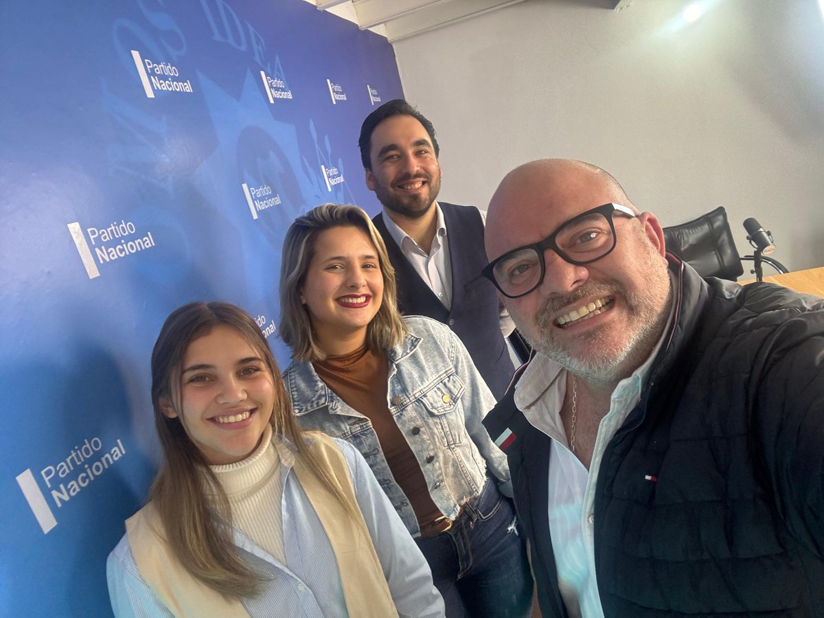 martinelgue's tweet photo. Hoy estuvimos junto a @karlachvezz en #LaQuilla el streaming del @PNACIONAL

Gracias por la amable entrevista ! https://t.co/FXQKvpgoHG