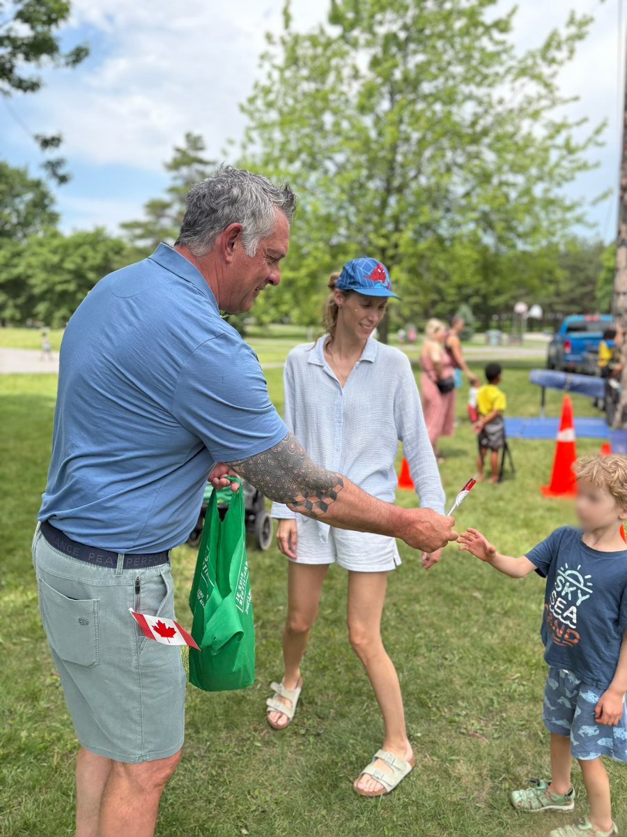 EnricoCiccone's tweet photo. Bonne fête du Canada ! 🍁🇨🇦
Ce fut un plaisir de joindre les nombreuses familles présentes aux célébrations organisées pour l’occasion. https://t.co/udyOpr9myN