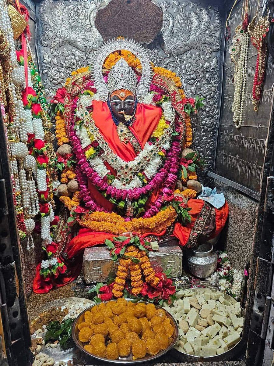 DrMohanYadav51's tweet photo. शारदा शारदांभौजवदना, वदनाम्बुजे।
सर्वदा सर्वदास्माकमं सन्निधिमं सन्निधिमं क्रियात्।।

मैहर स्थित प्रसिद्ध शारदा शक्तिपीठ में विराजित मां शारदा की असीम कृपा से सभी प्रदेशवासियों के जीवन में सुख, शांति, समृद्धि और आरोग्यता का वास हो, यही करबद्ध प्रार्थना है। https://t.co/h4Qpi6Ne9G