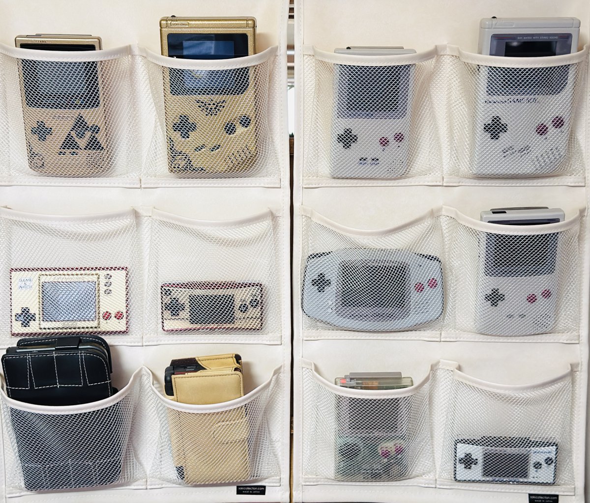 pokemon96227's tweet photo. ゲームボーイとかはどれも現役だから仕舞い込まずにいつでも遊べるようにしとる

手軽さは大事よね https://t.co/04xN4yD4wN