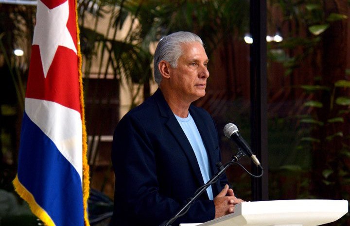 cubadebatecu's tweet photo. 🇨🇺 Reconoce presidente cubano al CIGB como baluarte de la ciencia cubana https://t.co/OKN5EzoOzO https://t.co/4fyaDMZVqH
