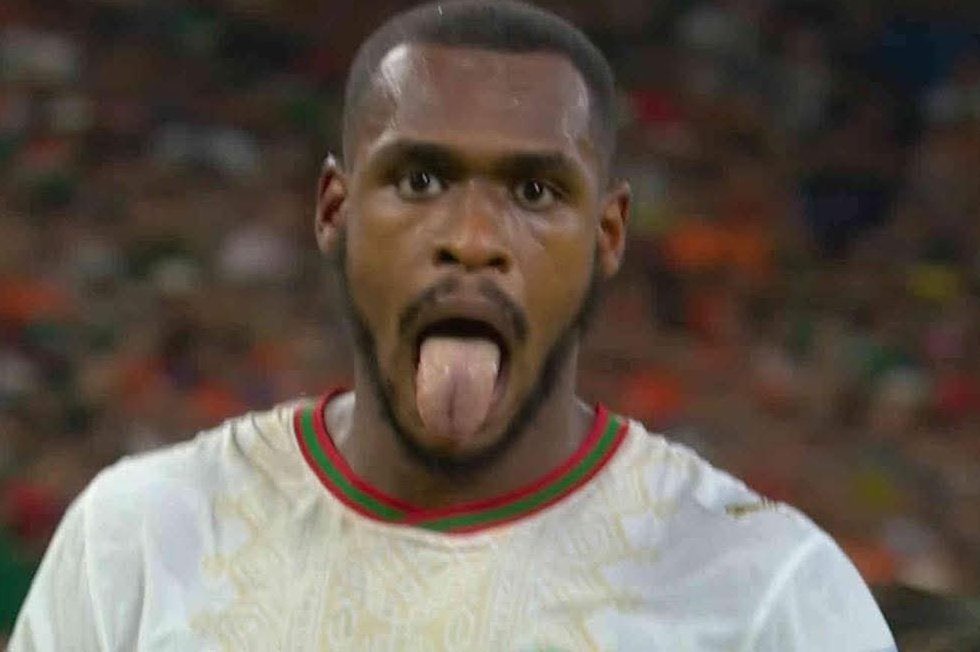 yassboooh's tweet photo. @02Label13587 @fullmanunited @Alan_Le_Fada @ActuFootAfrique On a 2 CAN connard https://t.co/9OiT7ULlnN
