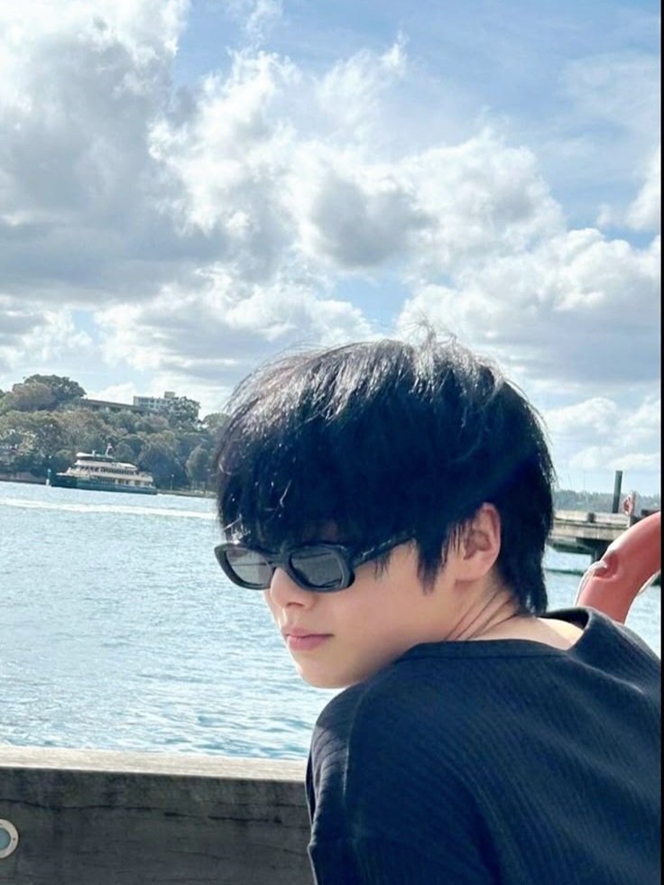 heonniebread's tweet photo. What happened in Mexico
🏖 Jsng/Jngn 
🏖 E, 12k, complete 
🏖 Romance, best friends to lovers, smút, only 1 bed 

A straight boy and a bi boy go on vacation together. What's the worst that could happen? 
(Link below!) https://t.co/adFNlHJzj1