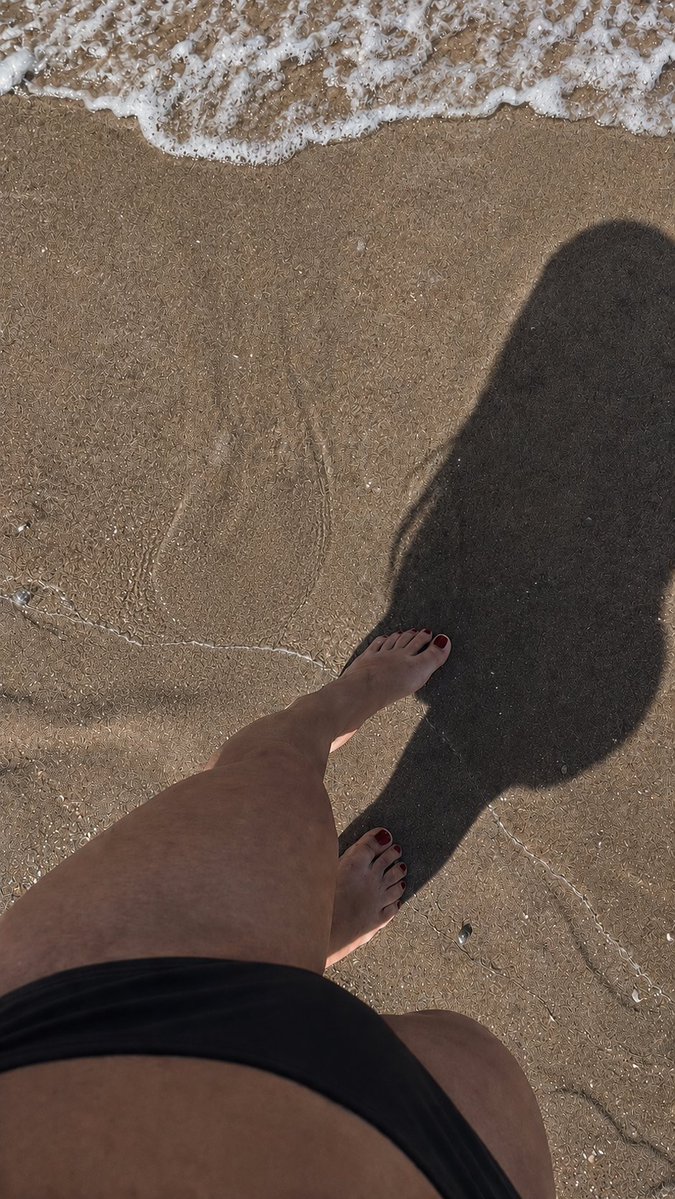 Abiguelca's tweet photo. ¿Fan de unos pies bonitos? 👣
#pies #bonitos #fetiches https://t.co/DQAEmQKs8r
