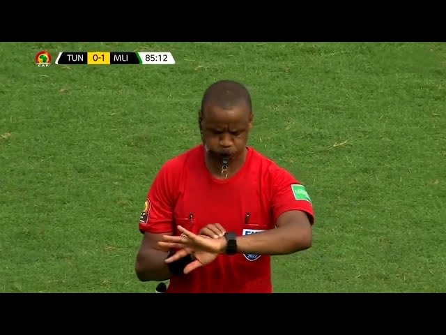 Sht_dono's tweet photo. 3 matchs, 3 buts encaissés à la 86e minute.

Cet homme avait juste tout compris au continent. https://t.co/TK3ESrZVWj