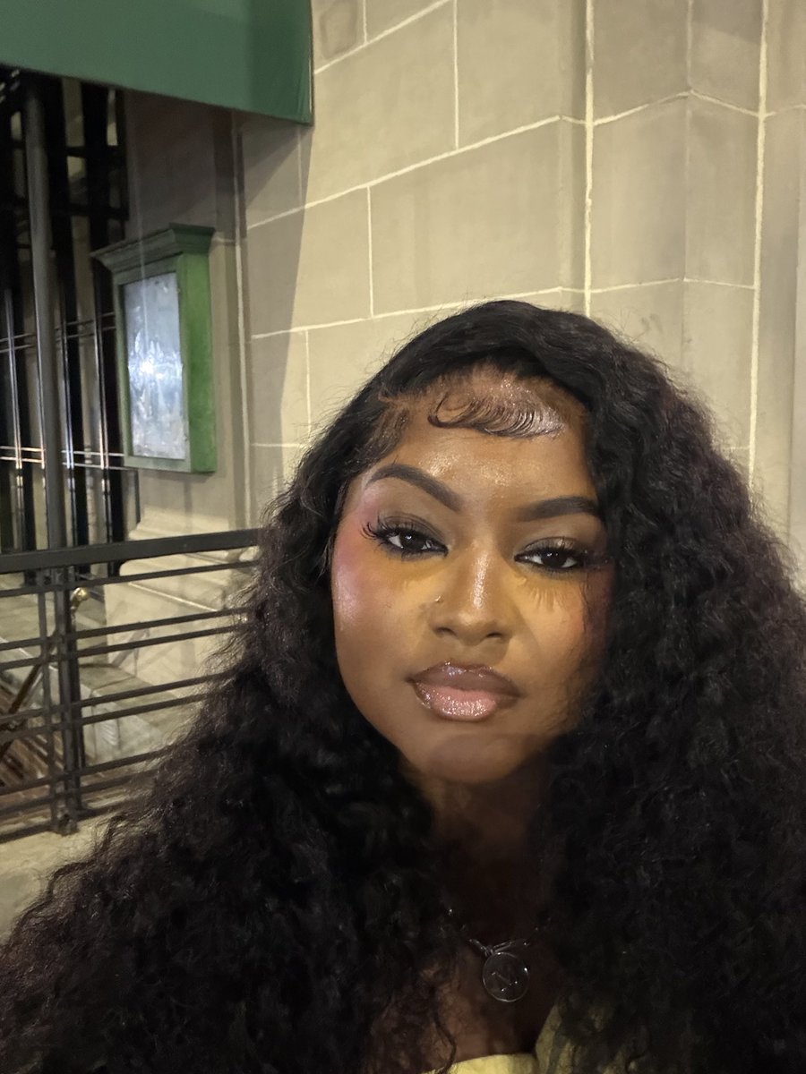 luvvmaddiii's tweet photo. i love everything about my face. makeup or natural. #prettyaf https://t.co/vkhFtQRXqX