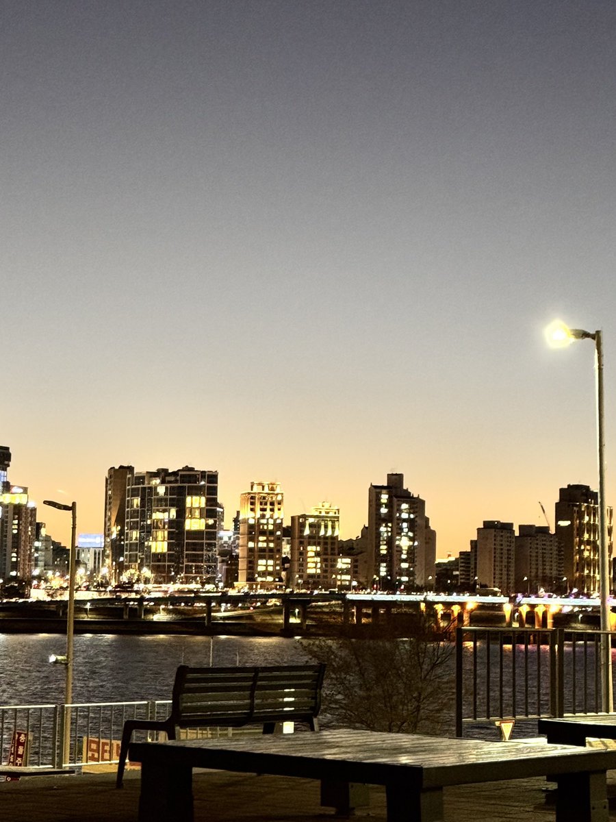 chobo_shutter's tweet photo. 📍 Han River, Seoul

Locals come here to think. Tourists come here for photos💭

📱 by chobo
#Korea #Seoul #HanRiver https://t.co/UIER4kEMN5