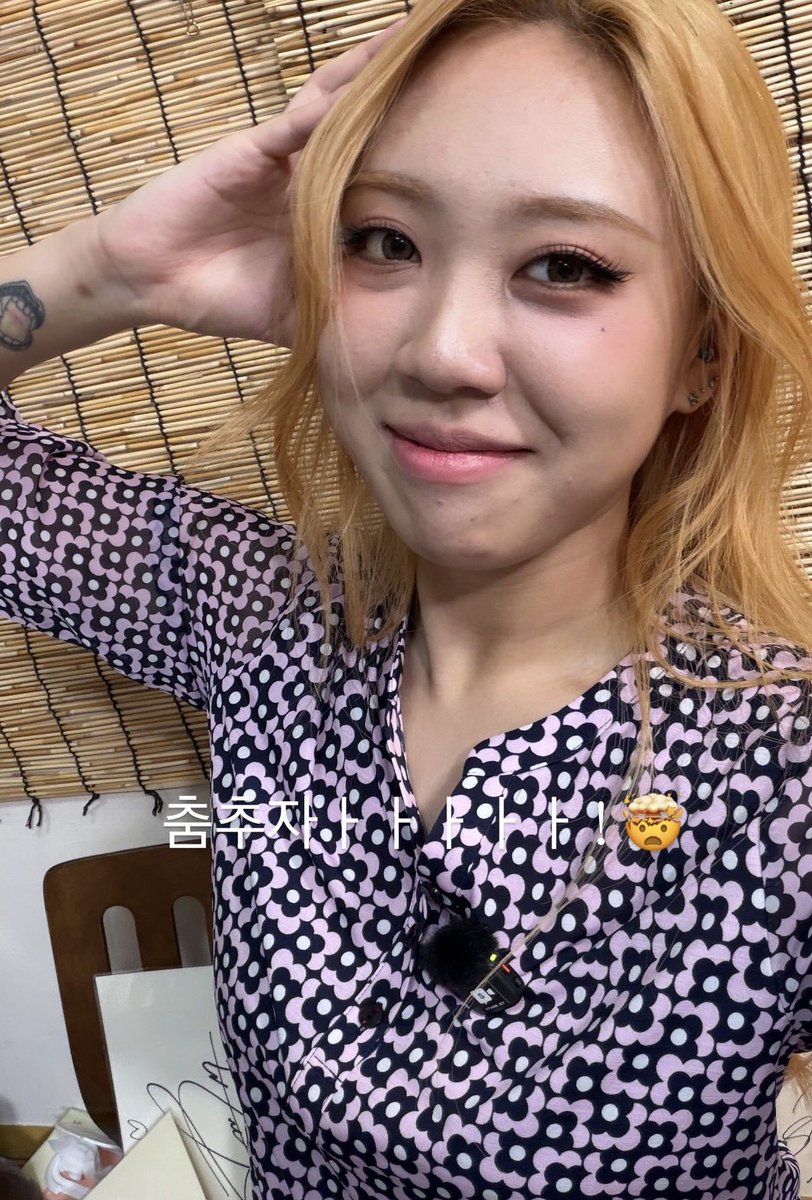 m_eilgi's tweet photo. ㄹㅇ 나온거면 둘이 쪽팔려 대결한 거 아니냐
근데 ㅇㅌ이 존나 손해인 ㅇㅈㄹ
ㅇㅌ나온다는 궁예보고 나서 그런가
춤추자ㅏㅏㅏ!🤯 << ㅈㄴ ㅇㅌ말투같애 https://t.co/rsVoxOy65A