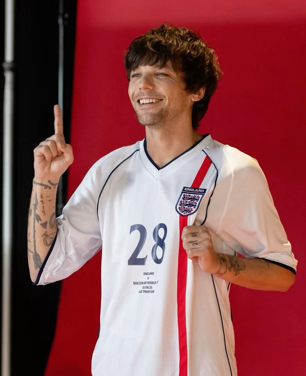 vodkaskys's tweet photo. Este domingo va ser:
Louis Tomlinson vs Louis Tomlinson https://t.co/TKLRMc54ej