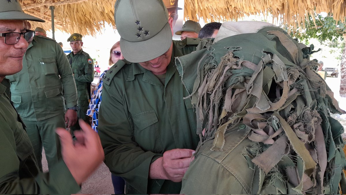 alexeimc68's tweet photo. Reconocen a combatientes de la Región Militar Matanzas tras concluir importante ejerció  Militar. La maniobra final fue presenciada por el Jefe del Ejército Central, el Jefe de la Región Militar así como otros importsnte jefes de estos mandos.
#MatancerosEnVictoria https://t.co/8SvZx8DyVs