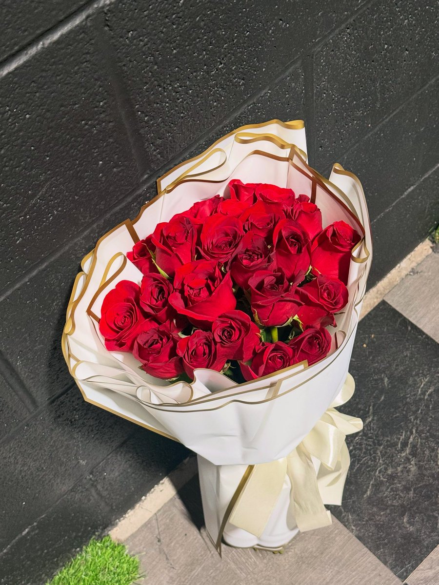 MulaGetsIt_'s tweet photo. 24 count roses 😍 https://t.co/BXnfuPVXuM