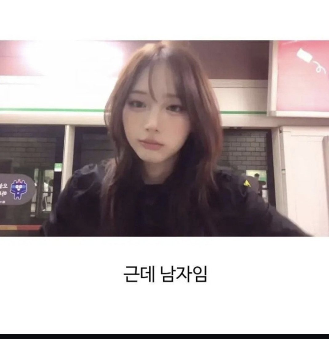 hyeoni0619's tweet photo. 얼굴이 이쁜걸로 구독자 10만명 
찍은 유튜버.

근데 남자임. 너무 이쁘다. https://t.co/HNrLFxSvo5