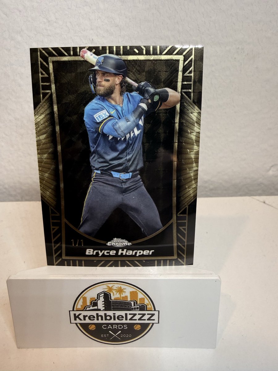 KrehbielZZZ's tweet photo. Just pulled this 1/1 Bryce Harper Shadow Etch out of a 2025 Chrome Box I bought from @FriarBreaks . Anyone have any idea on value? @CardPurchaser https://t.co/YkhX2EtAQm