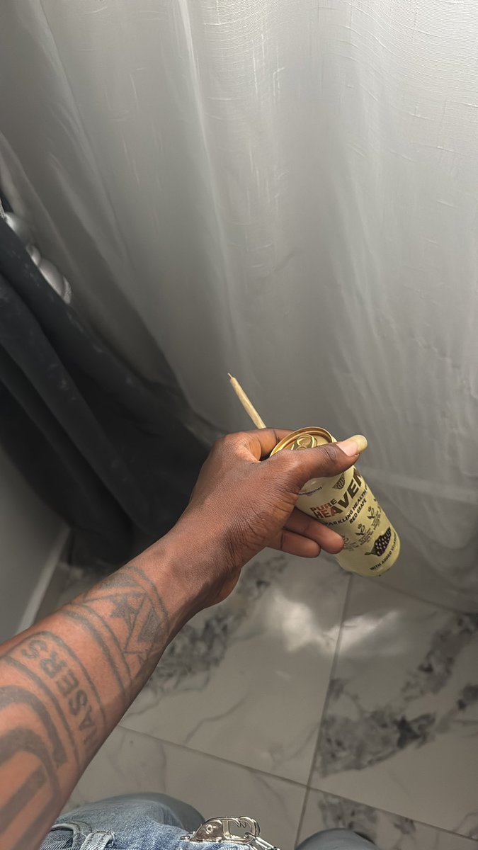 PM_moneys's tweet photo. @UrglyGramm 10g-0.2=9.8 g na brain I take dey smoke my Cana now 😂😂 0.2g per tie 😂😂 make backwoods fvck ogff 😂 https://t.co/HIdxG3UEK1