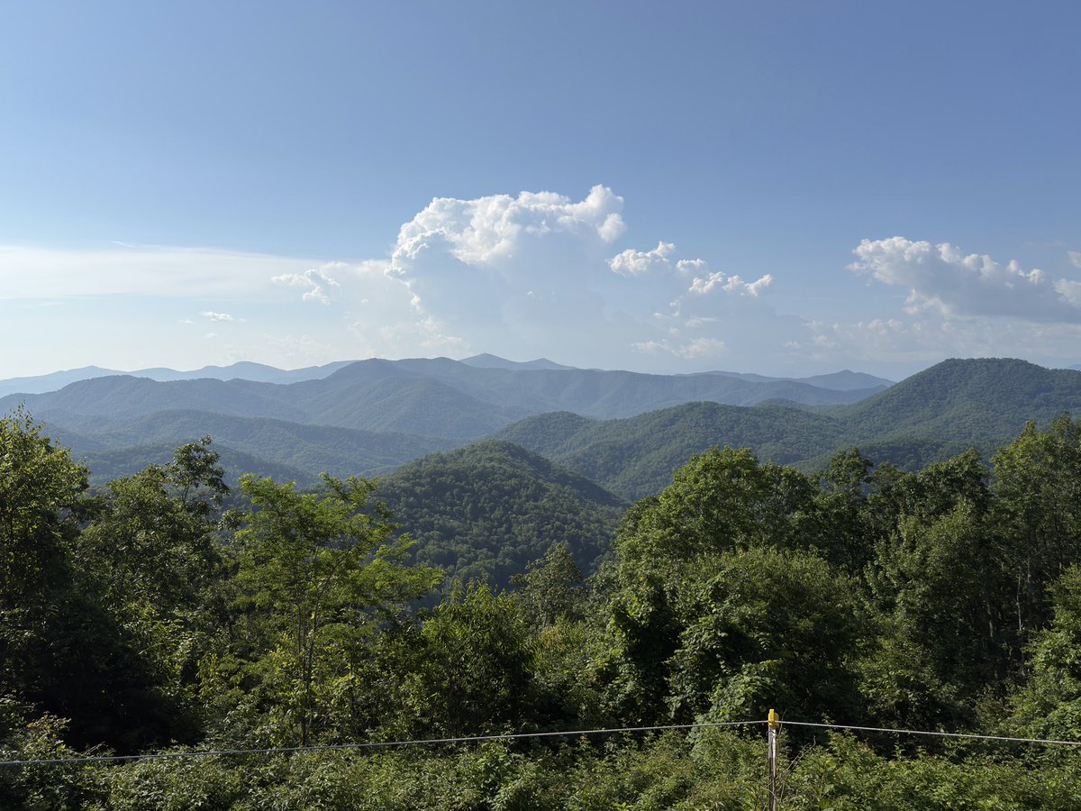 i6tham's tweet photo. i love the mountains https://t.co/CBcMrK0m2c