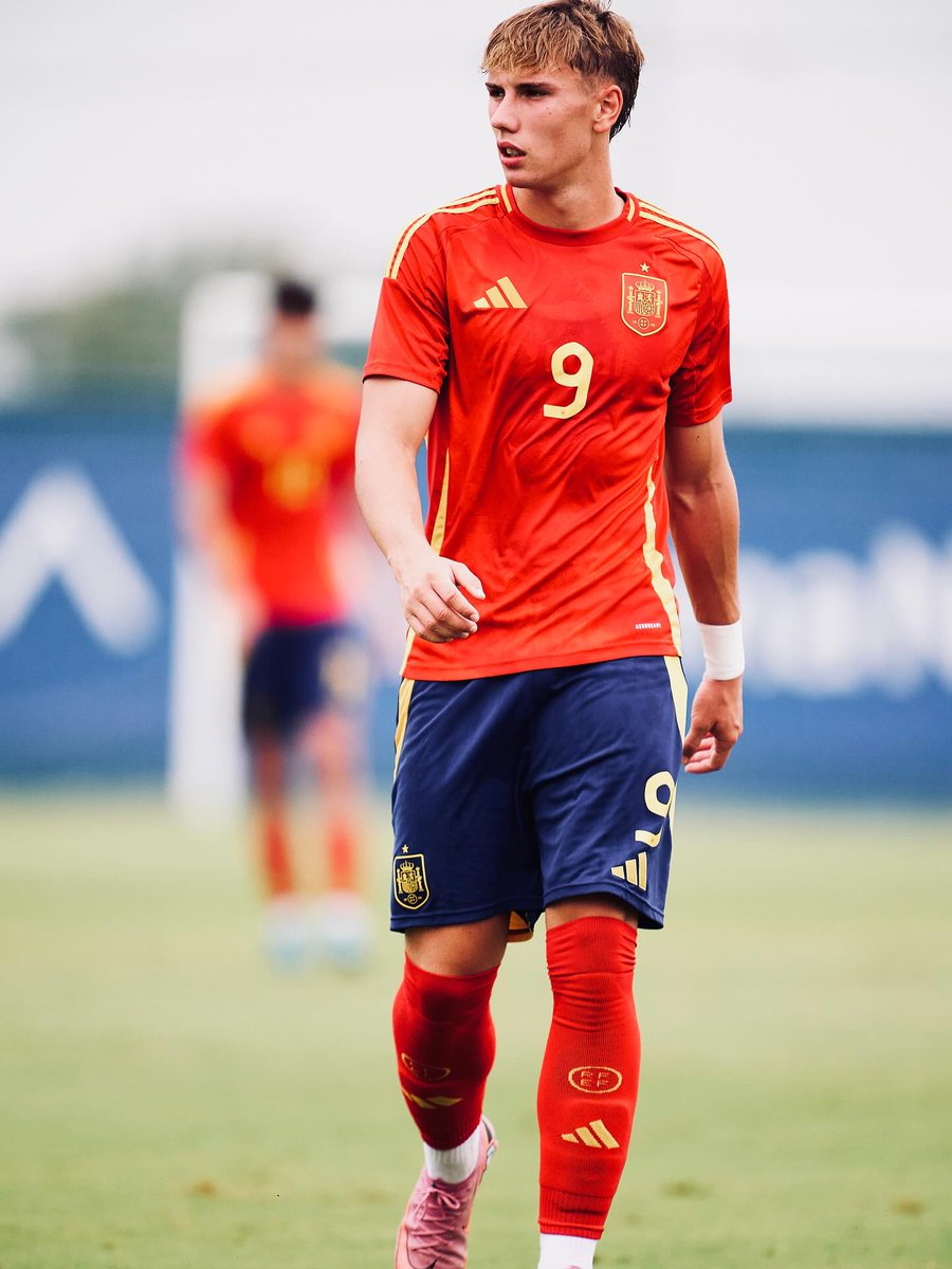 xtra_cfc's tweet photo. Adrian Arnu (19) 1.85m, Real Valladolid

Forward https://t.co/adXkG4ZEWq