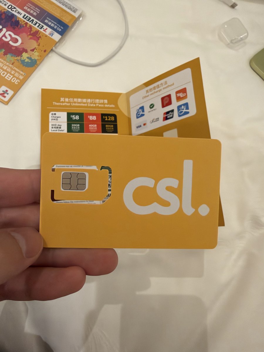 CommaTV's tweet photo. 来一趟香港🇭🇰终于买到了csl.  $58

我是从福田坐高铁入关的 网上都说出站的小票很重要，要记得保管好，其���根本无所谓，后期的开卡和酒店入住都没有问你要小票，只需要你的港澳通行证和身份证，个别银行卡开户需要用到护照，也记得一并带上。

我是连上酒店，然后才操作

切记⚠️
稳定的WiFi很重要 https://t.co/VkKbrdcq3z