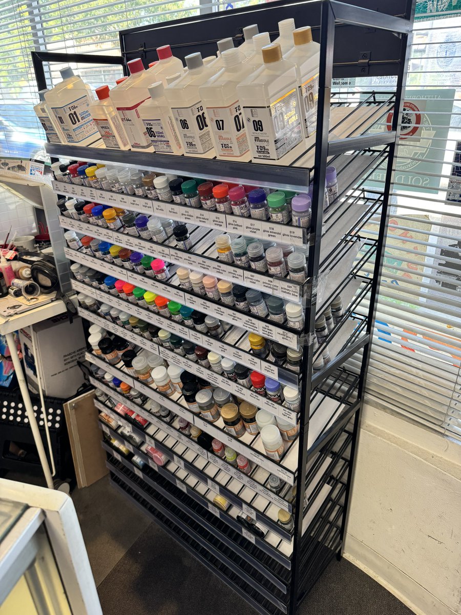 gaianotes's tweet photo. ロサンゼルスの模型店でもガイアカラー取扱ってくれてました！明日からアニメエキスポ 2026開催です！ https://t.co/xPOFGIPOjp