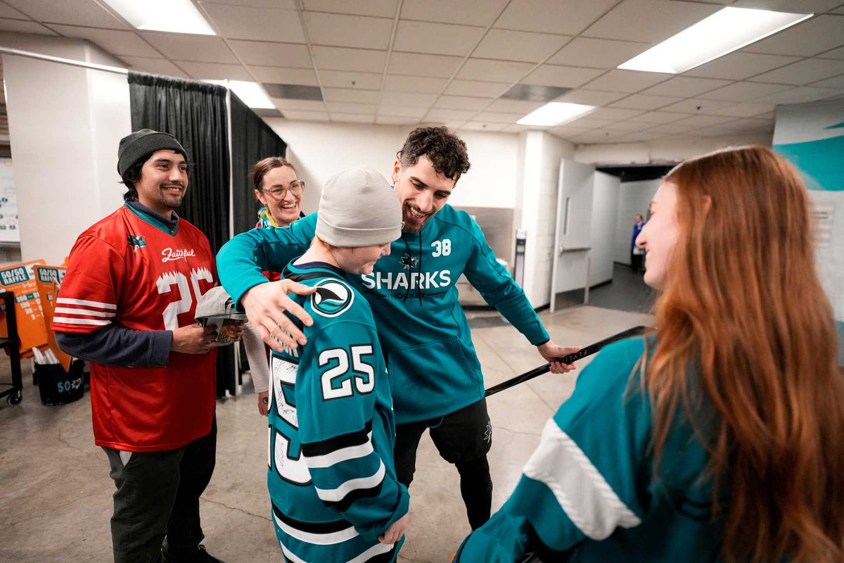 kavinm95's tweet photo. 📸 Never easy to say bye to a player who has been around since I first started with the Sharks 8 years ago.

We will miss the smiles and the fun personality. Best of luck in Winnipeg Mario! 🦈 https://t.co/u6s3z3l0tu