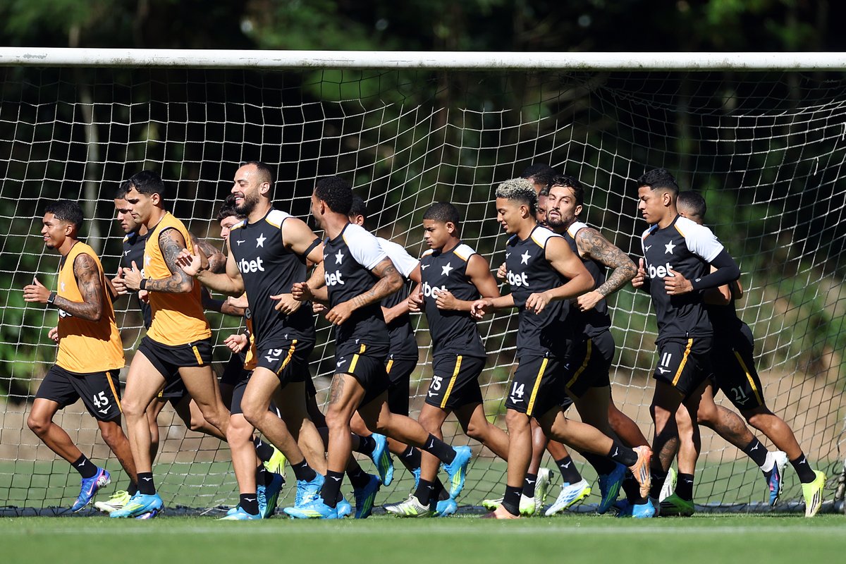 Pedro7007's tweet photo. AJEITANDO A CASA! 🛠️ 🔥

O Botafogo quitou os direitos de imagem e FGTS e também o RCE. 

🗞️ @CanalDoManel_ 

Foto: Vitor Silva/Botafogo https://t.co/eK0sOjyFTc