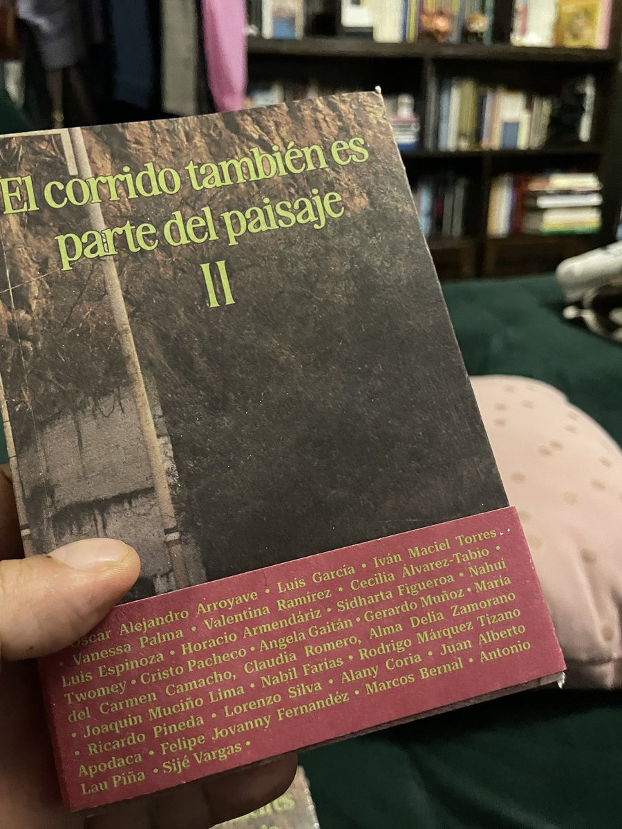 PinedayAguilar's tweet photo. Hoy llegó a casa el segundo volumen de El Corrido también es parte del paisaje, donde apoquino con un relato sobre la partida de mi padre, Borges y los corridos de tierra caliente. Conmovido. https://t.co/BRDVFvSRIU