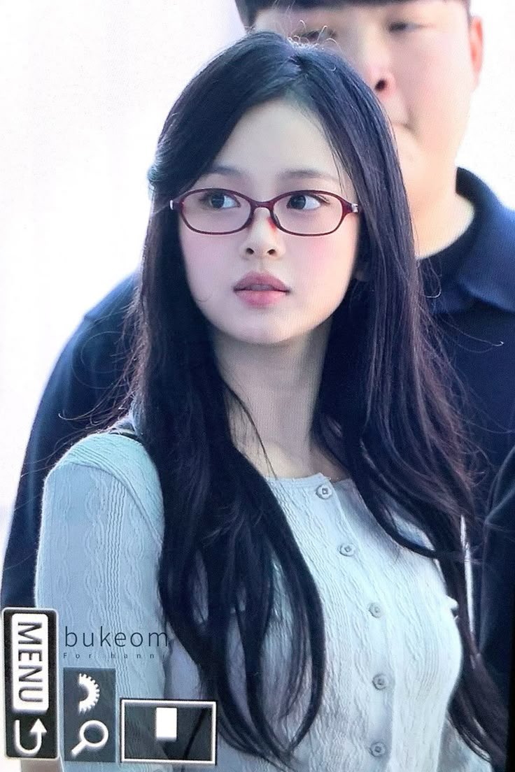newriburi's tweet photo. 사람은
하나인데
이름은 서너개 (팜하니, 범옥흔, 팜응옥헌, 이서현, 체리) https://t.co/4DqEWpVFOq