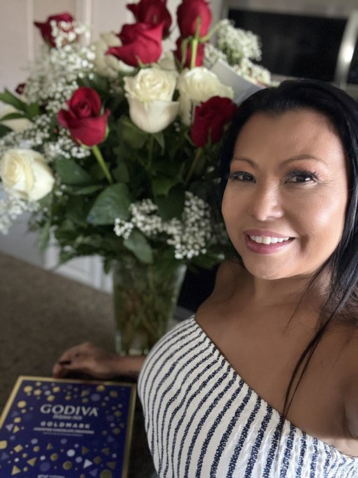 Krystal Davis - Asian MILF - 🥰😍🥰 https://t.co/5Y2PufVdPW