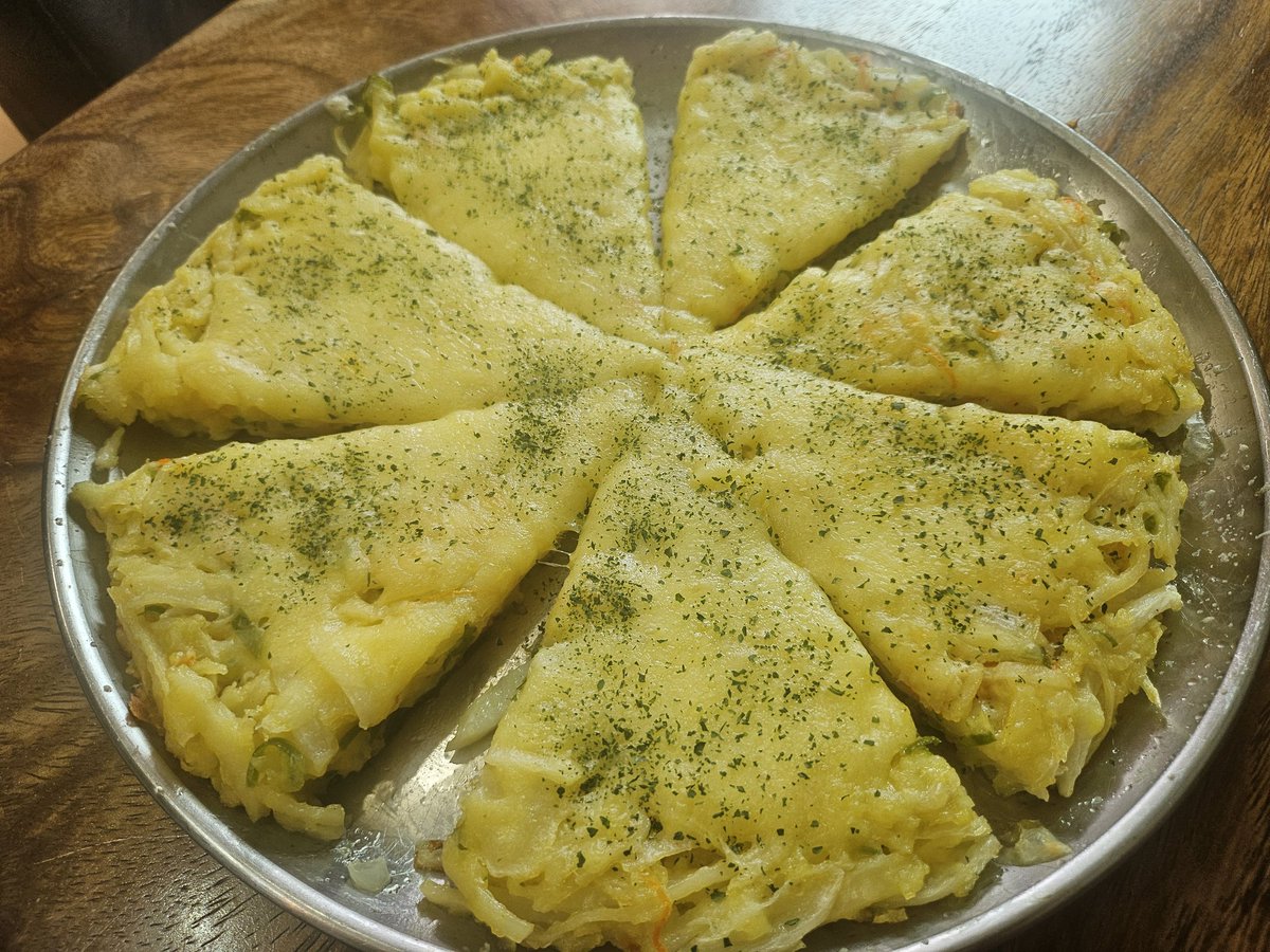 Somnia_Cotton's tweet photo. 좋은 아침 입니다~
메뉴은 치즈 감자전~ https://t.co/KVmxHFxgLe