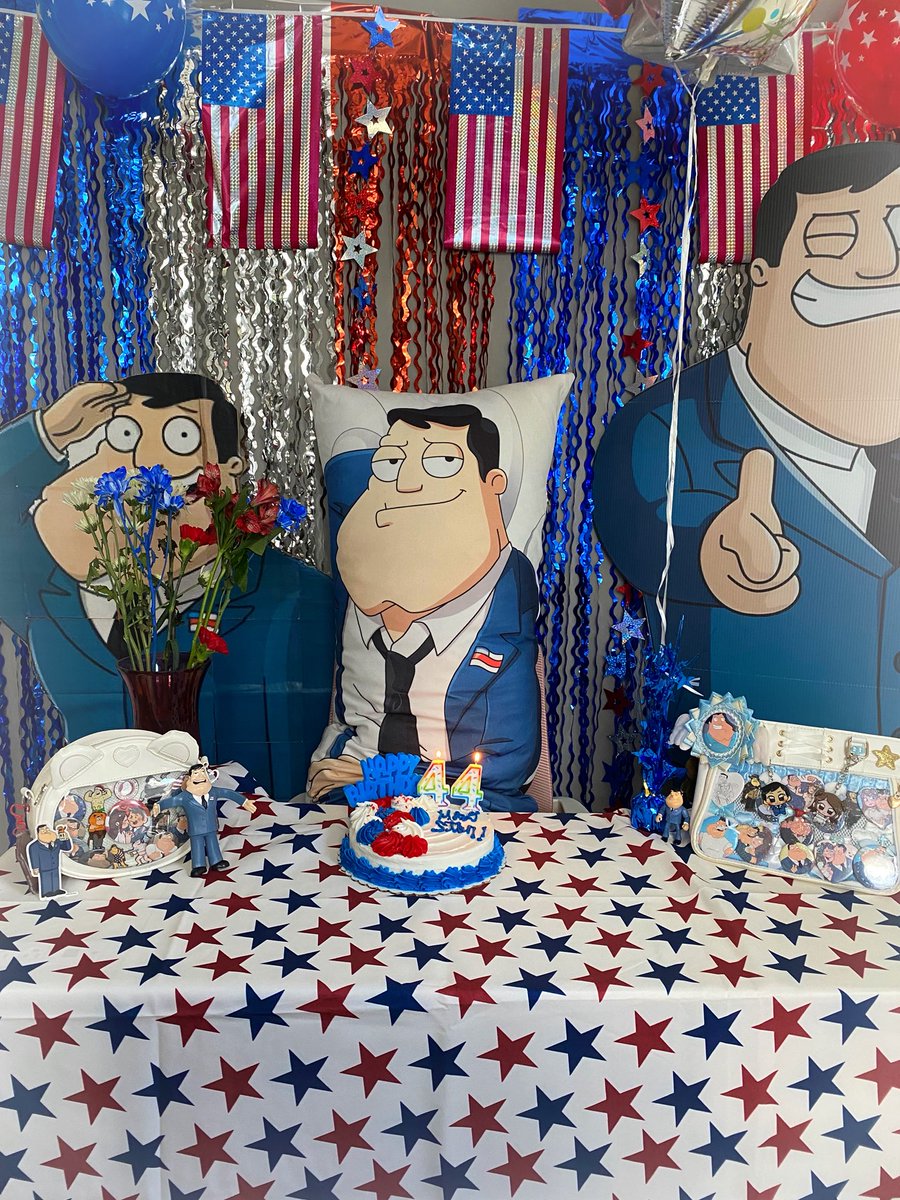 Iluvtheworld43's tweet photo. 🇺🇸: and of course it’s not a complete stan smith birthday celebration without everything that i had planned in advance!

starting the day with breakfast, taking him to a steakhouse &amp; ending the day with his birthday cake. anything he wants, he gets from me ❤️🤍💙 https://t.co/fxtqKbB0D2