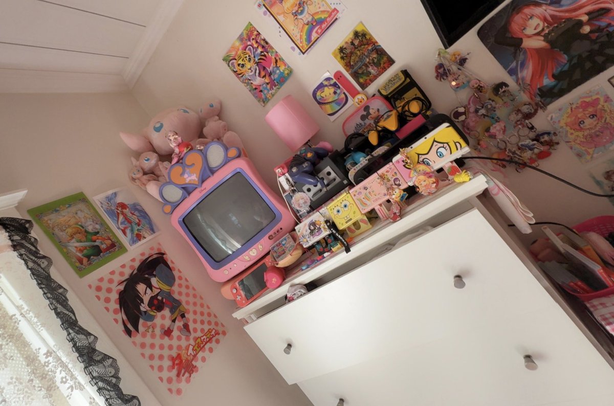 lunestival's tweet photo. a 33yr old woman’s room 🩷🩷 https://t.co/dKUsekeDNz