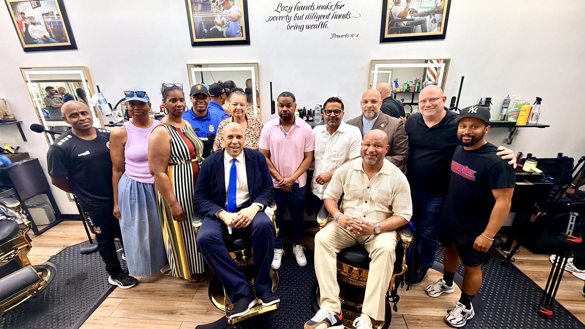 BenjieWimberly's tweet photo. Barbershop Talk Episode 34 with U.S.Senator @CoryBooker at the House of Experts today! #Zone6ix #TrueHustle #HopeIsHere https://t.co/kR2rg8IE6e
