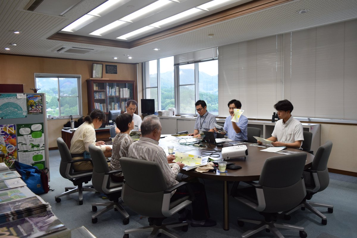 mlit_midori's tweet photo. 令和８年度『ダム管理モニター』の委嘱交付式を
行いました！
緑川ダムからの情報発信や
ダム湖周辺・河川について気づいたことを
報告させていただきます。
今年度も流域にお住まいの皆さんならではの
貴重なご意見に期待しています！
これから１年間よろしくお願いいたします！
＃緑川ダム
＃美里町 https://t.co/BoOff7bVXp