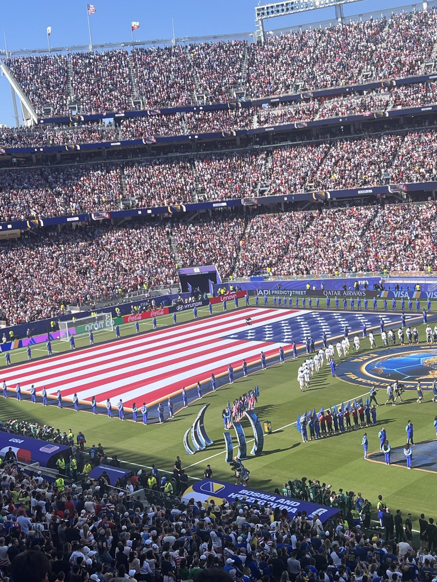 PFTCommenter's tweet photo. Hey @FIFAWorldCup how much to buy the giant USA flag After the world cup https://t.co/G6aWfAAbM5