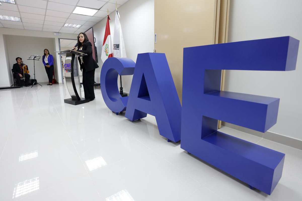 MimpPeru's tweet photo. #NotaDePrensa | 📚 La nueva sede del Centro de Altos Estudios (CAE), del MIMP fue hoy inaugurado por la ministra de la Mujer y Poblaciones vulnerables, Edith Pariona.
El nuevo espacio académico especializado, brinda talleres, cursos, capacitaciones, para que los operadores encargados de prevenir, atender, proteger y sancionar la violencia contra las mujeres y los integrantes del grupo familiar puedan brindar un mejor servicio.
💬 "La sede que hoy inauguramos representa mucho más que una nueva infraestructura. Es una apuesta de largo plazo para construir un Estado cada vez más preparado para responder a la violencia, con instituciones más articuladas y operadores mejor capacitados", destacó la ministra.