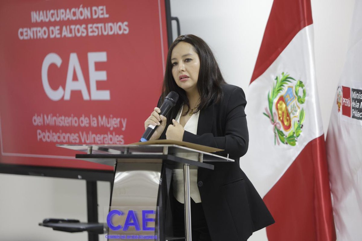 MimpPeru's tweet photo. #NotaDePrensa | 📚 La nueva sede del Centro de Altos Estudios (CAE), del MIMP fue hoy inaugurado por la ministra de la Mujer y Poblaciones vulnerables, Edith Pariona.
El nuevo espacio académico especializado, brinda talleres, cursos, capacitaciones, para que los operadores encargados de prevenir, atender, proteger y sancionar la violencia contra las mujeres y los integrantes del grupo familiar puedan brindar un mejor servicio.
💬 "La sede que hoy inauguramos representa mucho más que una nueva infraestructura. Es una apuesta de largo plazo para construir un Estado cada vez más preparado para responder a la violencia, con instituciones más articuladas y operadores mejor capacitados", destacó la ministra.