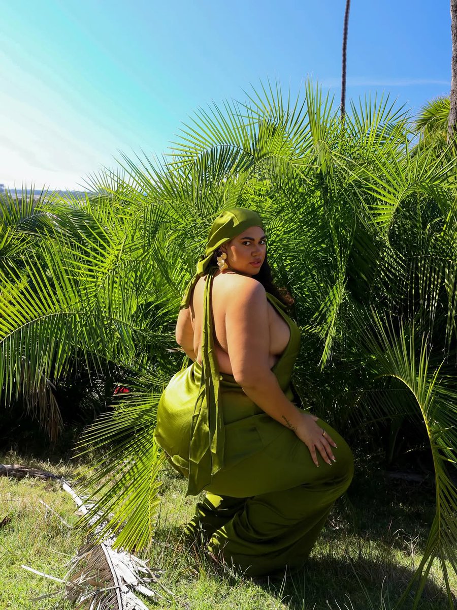 alexusdanisdulg's tweet photo. 🌴☀️✨

Set:Eve Satin Halter 3 Piece Pant Set - Green https://t.co/H9sqmBzay0