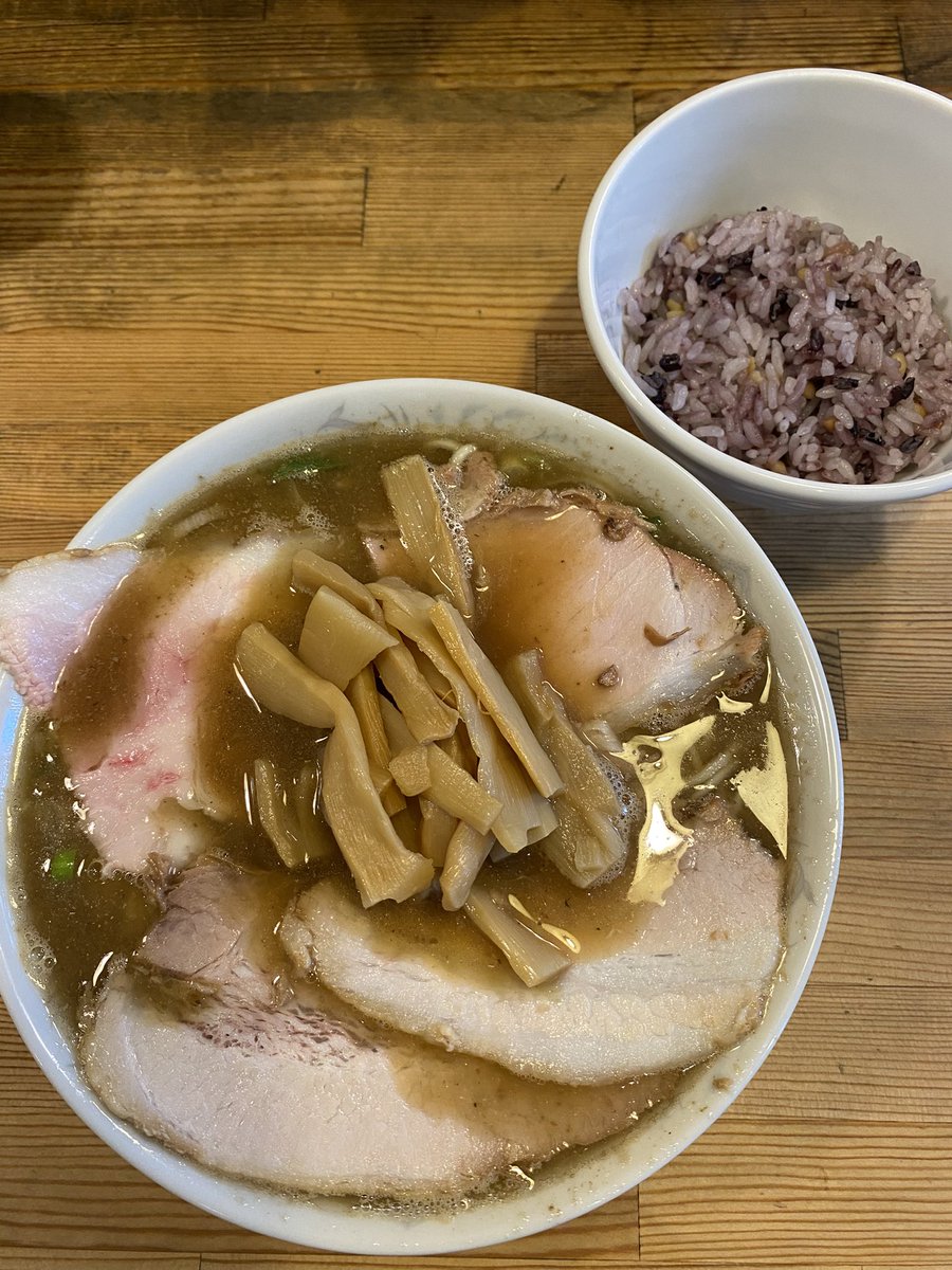 DR_FEELGOOD_614's tweet photo. 宮城県大崎市古川
煮干し朝ラー専門店 神魚
淡麗平子煮干しラーメン＋
雑穀米

今週も神魚の営業日に時間が空いてたから行っちゃった🐟🍜

最近、俺 奏に行き過ぎじゃない🤔❓

すっかり煮干し中毒になってます😆

来週は行けないから禁断症状が出そう…💧 https://t.co/qziJh4KJgg