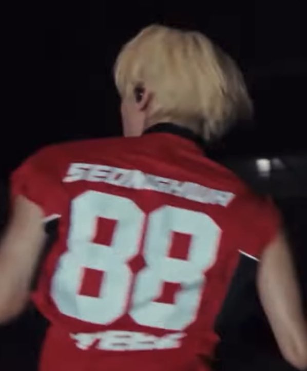 randomr22's tweet photo. The jersey says “Seonghwa” ☺️☺️☺️ https://t.co/CeWUQ48RsA