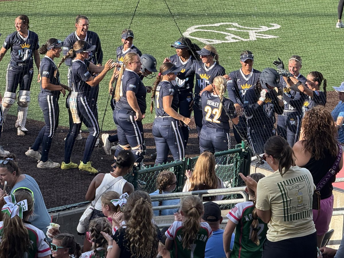 senoroukc's tweet photo. ⚾️ #OUCKC is in the house tonight at the #KCDiamonds softball game! 💎 

Come cheer on the team, enjoy a great night of softball, and say hello if you see us!

Let's go, Diamonds! 🥎🙌 

#KCSooners #Softball #SeñorOU https://t.co/Bkf9hWCZVM