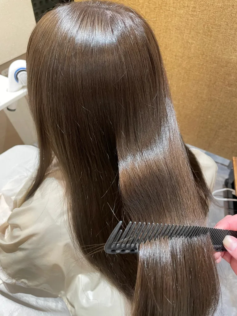 affetto_info's tweet photo. くすみすぎない #ラベンダーアッシュ でうるうるまろやかな髪に！

明るめのベースにブルーとラベンダーをいれることで透明感ばっちりなツヤ髪に！

お一人おひとりに合わせた調合でより美しい髪色になれるよう調整しています！夏色、ご相談ください🙋‍♀️

affetto 若井　#イルミナカラー https://t.co/FoAe8194oe