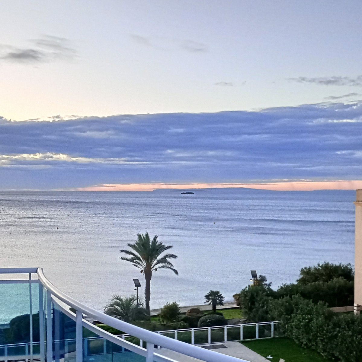 gdrum72's tweet photo. Ibiza è bellissima https://t.co/8P38QVb0OD