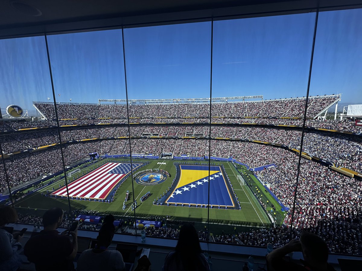 CamInman's tweet photo. Game on 🇺🇸 🇧🇦 
#WorldCup2026 
#LevisStadium

a k a
#TheBigRedWhiteAndBlueJean stadium https://t.co/f2SZ5cSBdh