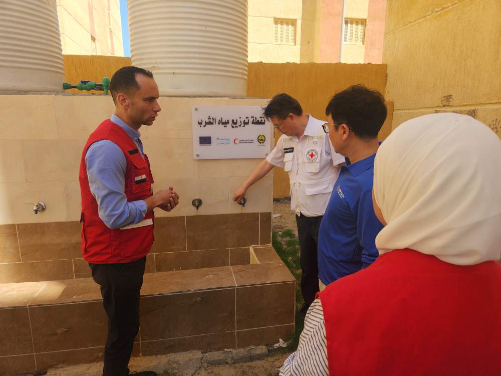 KoreanRC_eng's tweet photo. On July 1, the Korean Red Cross(KNRC) delegation visited a temporary accommodation center run by Egyptian Red Crescent(ERC)  in North Sinai, Egypt, accommodating Palestinian displaced persons, medical evacuees, and their families. 

This visit was conducted as part of the project, “Protecting and Assisting Palestinians in the Gaza Strip and Host Communities in Egypt,” supported by the Ministry of Foreign Affairs of the Republic of Korea. 

The delegation assessed the center's operations and on-the-ground humanitarian needs, while listening closely to views on areas where urgent support is required. 

The KNRC will maintain close coordination with the ERC to ensure that timely and critical assistance is delivered through responsible humanitarian cooperation. ❤️

#KoreanRedCross #EgyptianRedCrescent #ProtectionAndAssistance #HumanitarianAction #Gaza #Palestine #DisplacedPeople #MedicalEvacuation #HumanitarianSupport #InternationalCooperation #RedCross #NorthSinai