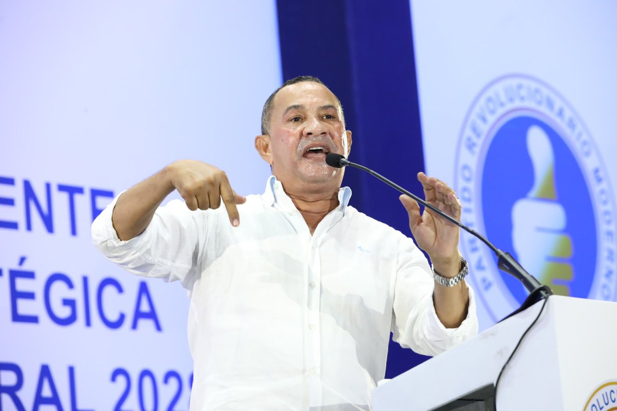 PRM_Oficial's tweet photo. ✅ Desarrollamos un nuevo Encuentro Regional de Dirigentes en la región sur, encabezado por el presidente del partido @JosePaliza, los compañeros @DeligneAB, Secretario Nacional de Organización; @RafaelSalazarSC, pte. del PRM en📍San Cristóbal; y Carlos Ramírez, pte. PRM en Azua. https://t.co/eQJlayqf29