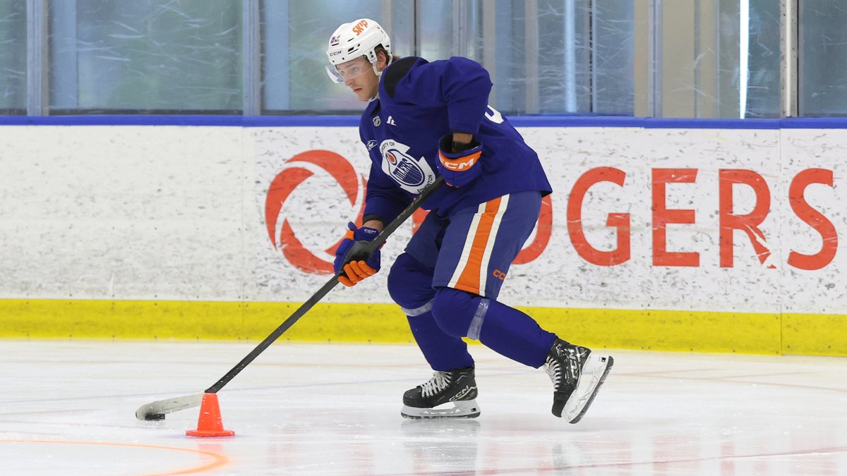 EdmontonOilers's tweet photo. Meanwhile at #Oilers Development Camp 🏕️ https://t.co/QWc0GUslvI