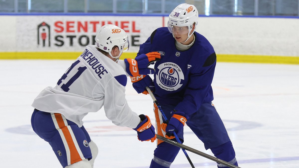 EdmontonOilers's tweet photo. Meanwhile at #Oilers Development Camp 🏕️ https://t.co/QWc0GUslvI