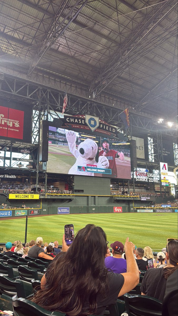 zarastays's tweet photo. peanuts night at the baseball game! brought snoopy home with me ☺️ https://t.co/OGvStMv2sd