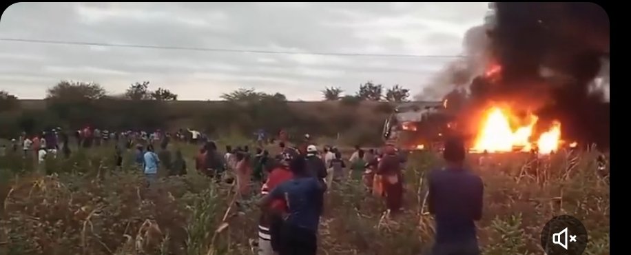 MuthuiMkenya1's tweet photo. Emergency Response at Masimba, Makindu

​A cargo train caught fire earlier today, Wednesday, July 1, in the Masimba area of Makindu. The fire  began in the locomotive engine before spreading to several cargo wagons.

​We are relieved to report that there have been no injuries https://t.co/LWTswqffMF
